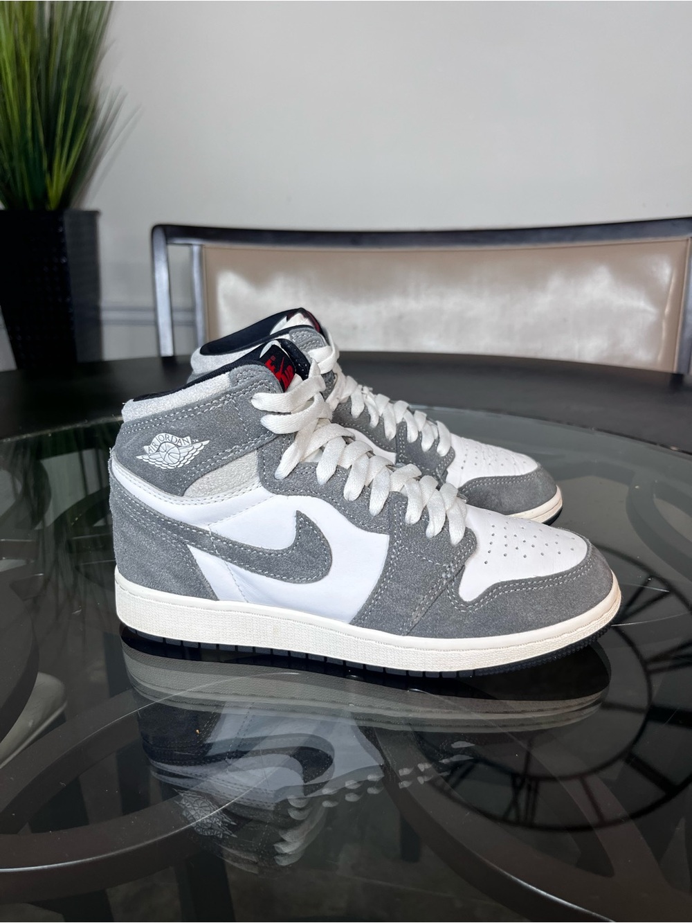 Nike Air Jordan 1 Retro
High
OG Washed Black 4.5Y